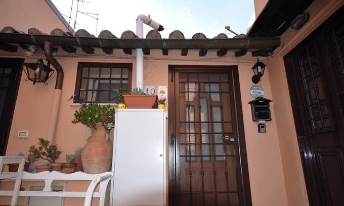Suburbio XI della Vittoria House | "The Lemon" cottage. Entire small house near Staz. St. Philip Neri.