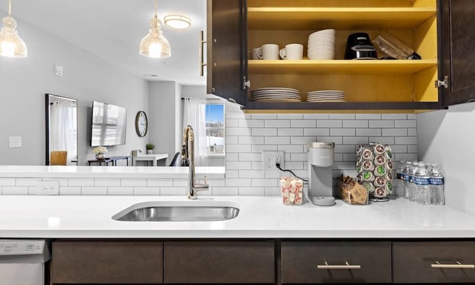 Newark Apartment | The Lennox Stay - Luxury Apartment/Free Parking