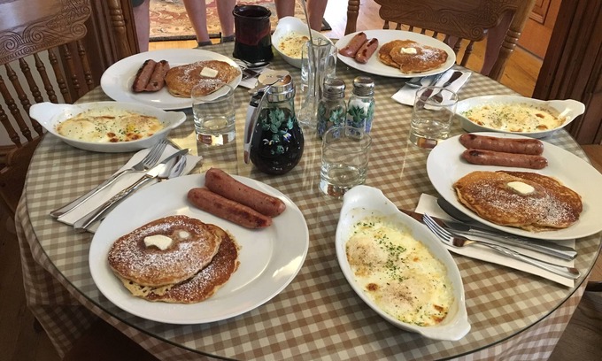Meyersdale Bed & Breakfast | The Levi Deal Mansion Bed & Breakfast
