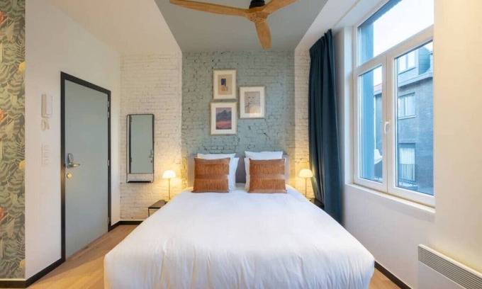 Sint-Andries Apartment | The Light Blue Parrot