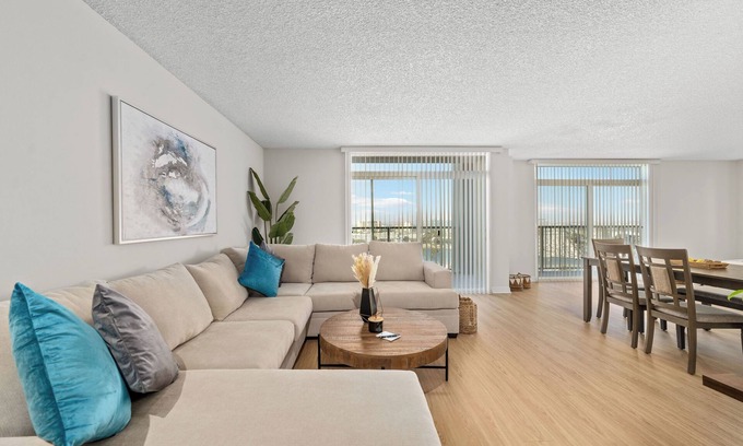 Marina del Rey Apartment | The Lilas-3BR Venice Beach Retreat with View, Pool & Hot Tub
