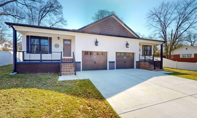 Fayetteville House | The Lincoln B | Downtown Dreamin