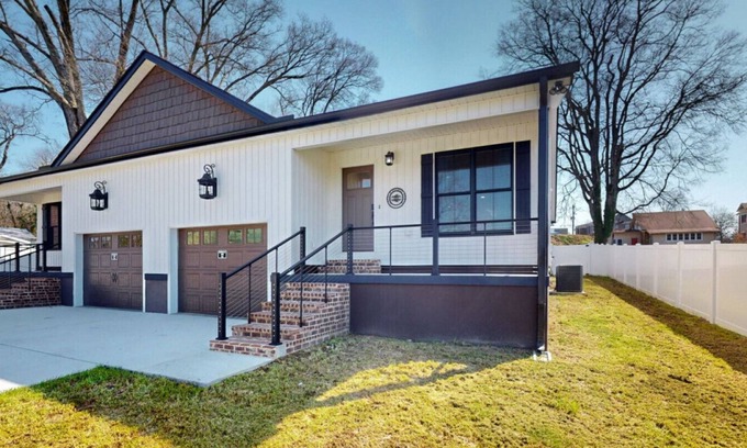 Fayetteville House | The Lincoln | Downtown Dreamin'