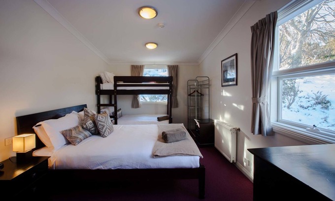 Smiggin Holes Bed & Breakfast | The Lions Lair