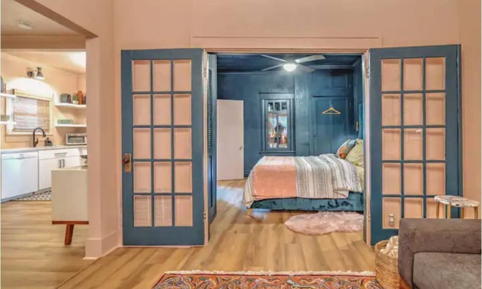 Joplin House | The Little Pink Flamingo on Fourth Clean + Cozy