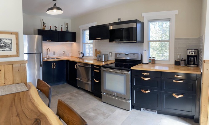 Calgary Cottage | The Little Red House - private nature getaway