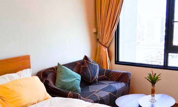 Phasi Charoen Condo | The Livin Phetkasem High Rise Condo for rent near MRT and the convenience store.