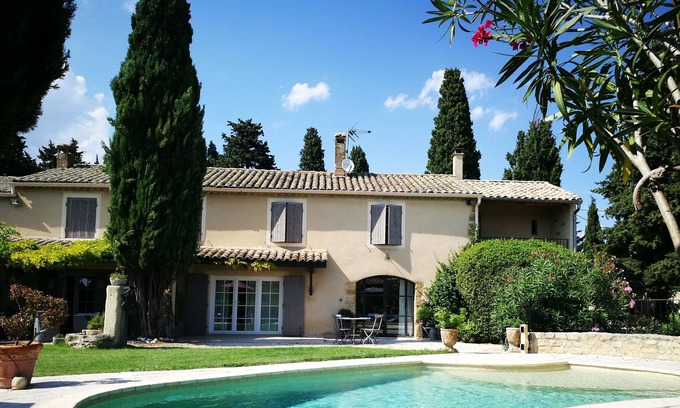 Violes Other | The lizard house -Mass of character in Provence, swimming pool, surrounded by vineyards