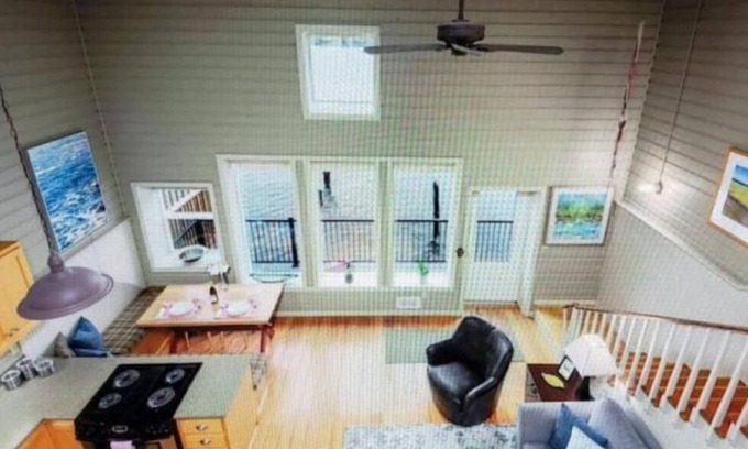 Florence Apartment | The Lockers ~ Waterfront ~ Historic Old Town