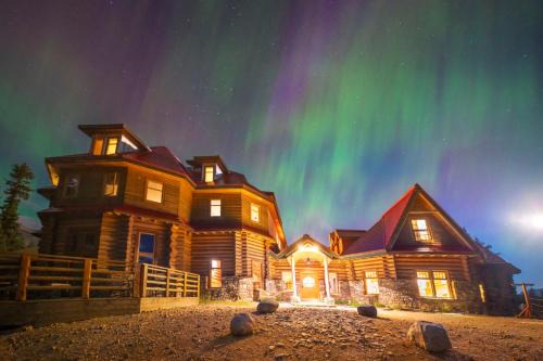 Bow Lake Hotel | The Lodge at Bow Lake