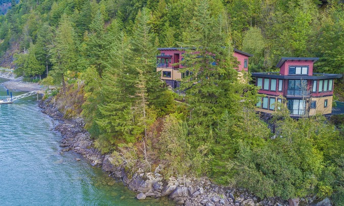 Harrison Hot Springs Cabin | "The Lodge on Harrison Lake" Carriage House