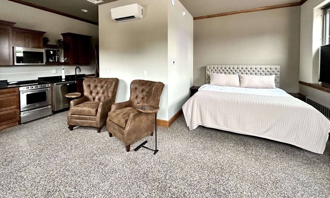Hancock Apartment | The Lodge- Eastwood Suite