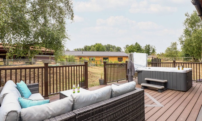 Pentney Cottage | THE LODGE, family friendly, character holiday cottage in King's Lynn