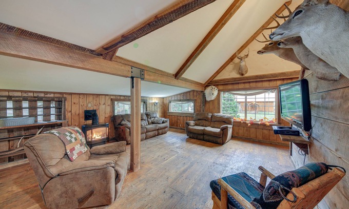 Trout Creek House | 'The Lodge' in Trout Creek < 1 Mile to Reservoir!