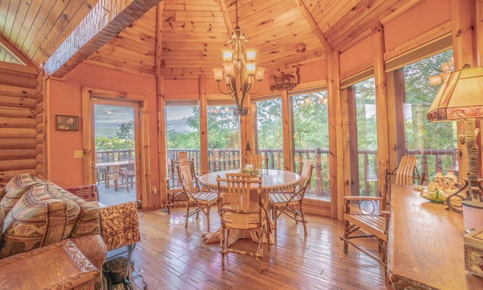 Dandridge Cabin | The Lodge
