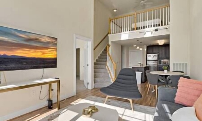 Eisenhower East Apartment | THE LOFT | Relax | Cozy | Old Town | 2 Bedrooms