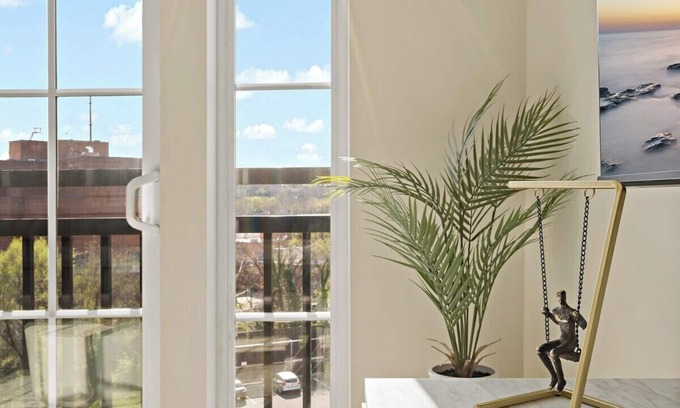 Eisenhower East Apartment | THE LOFT | Relax | Cozy | Old Town | 2 Bedrooms