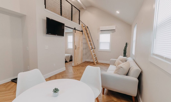 Grandville House | The Loft w/outdoor fire pit