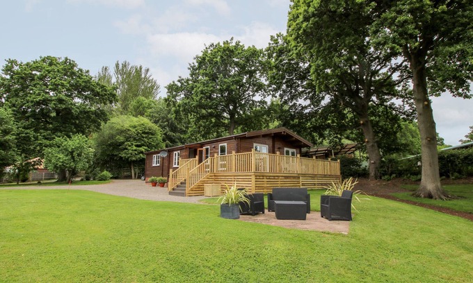 Newnham Cottage | The Log Cabin