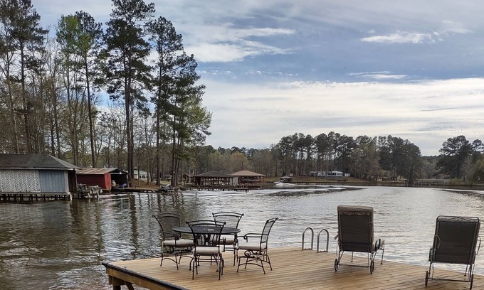 Eatonton House | The Loggerhead lakefront retreat, pet-friendly, 225-feet of waterline, new dock