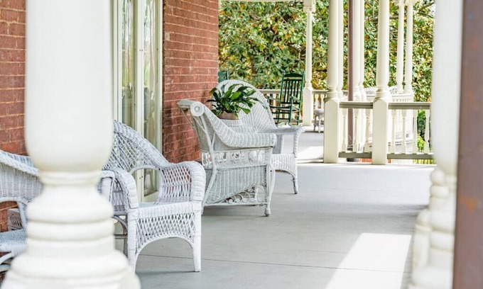 Daniels Hill Apartment | The Long Run | 2 CA King Size Beds | Sleeps 8-10