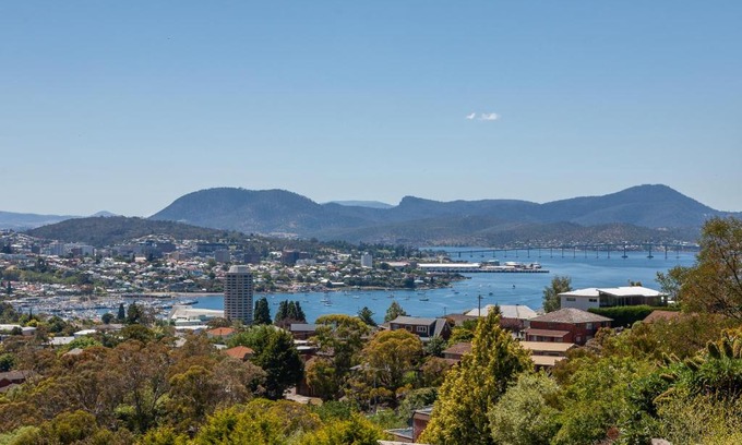 Sandy Bay Apartment | The Lookout