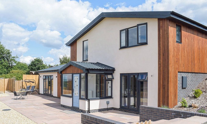 Hope under Dinmore Cottage | The Lookout - UK35022