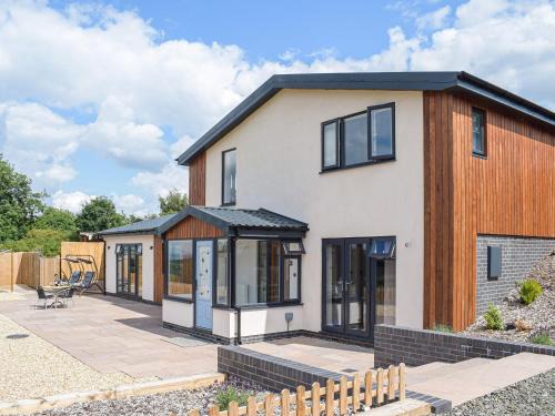 Hope under Dinmore House | The Lookout - Uk35022