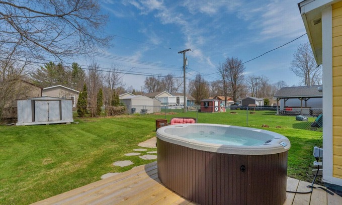 Lexington House | The Love Shack! Hot Tub, Great Couples Get Away!