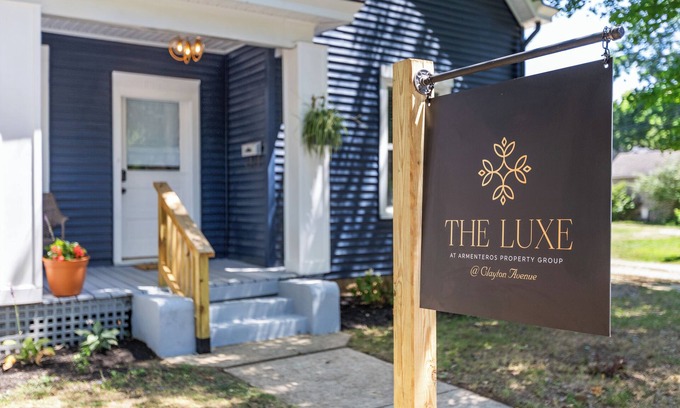 Georgetown House | The Luxe/Hot Tub/Private Bar/12 Min to Horse Park