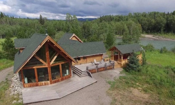 Moricetown House | The Luxurious Lodge - L.D.R.