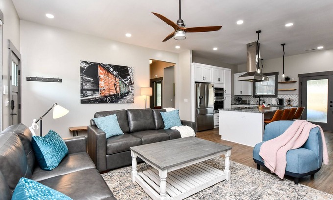 Dunean House | The Luxury Mill 5 Minutes to Downtown + King Bed