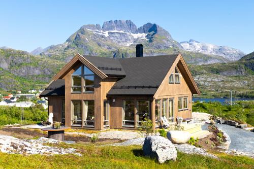 Sørvagen Ski Chalet | The Magic View of Lofoten - Nature & Sea