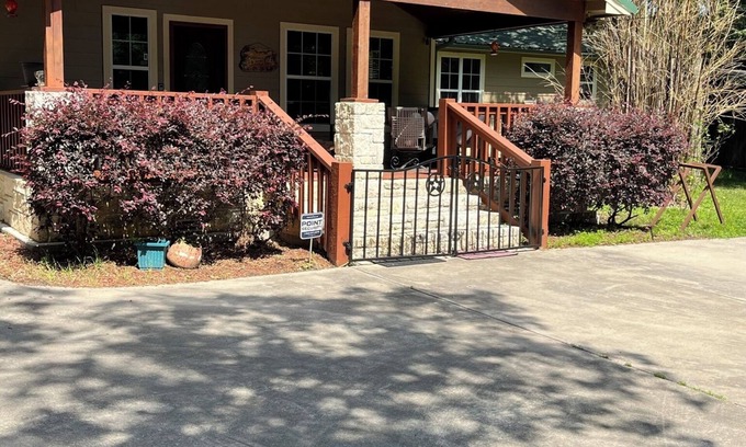 Montgomery House | The Manor 4 BR w/Pool Table, Swimming Pond, and Sand Volleyball