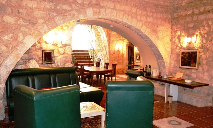Artists Colony House | The Manor - An Exquisite & Unique Private Holiday House