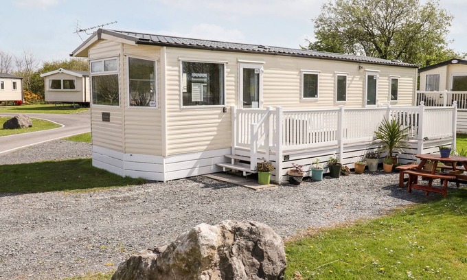 Millom Cottage | THE MAPLES, pet friendly, country holiday cottage in Haverigg