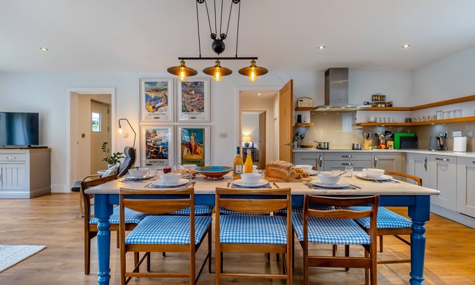 Holt House | The Marrams - Four Bedroom House, Sleeps 8