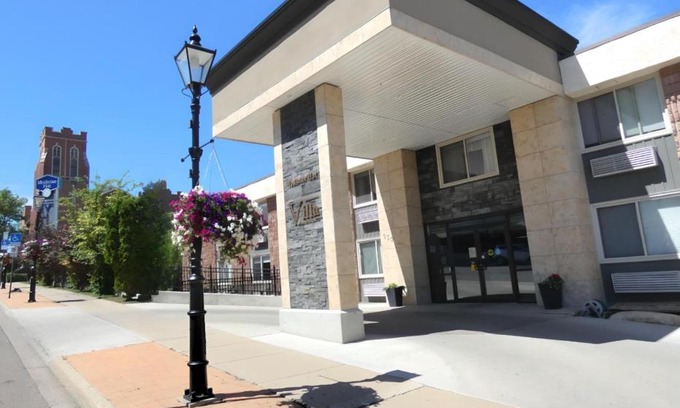 Medicine Hat Hotel | The Medicine Hat Villa
