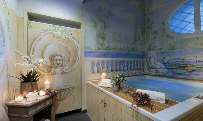 Lucca Historical Center Apartment | THE MEDIEVAL PENTHOUSE, Indulge among History in a Luxury 5 Bedrooms Apartment