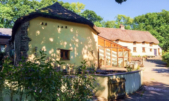 Highampton Cottage | THE MILKING PARLOUR, family friendly, with open fire in Highampton