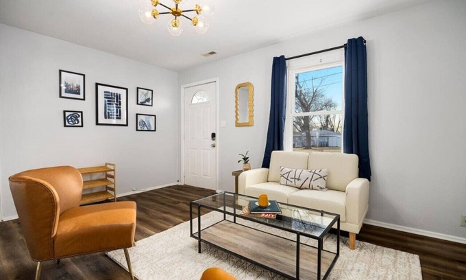Peoria Heights House | The Modern Elm Escape: a cozy 2bd in the Heights