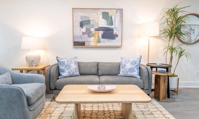 North Charleston House | The Modern Independent: Stylish, Premier Comfort