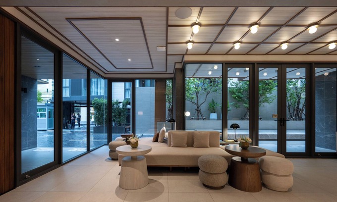 Bang Khun Phrom Hotel | The Moment