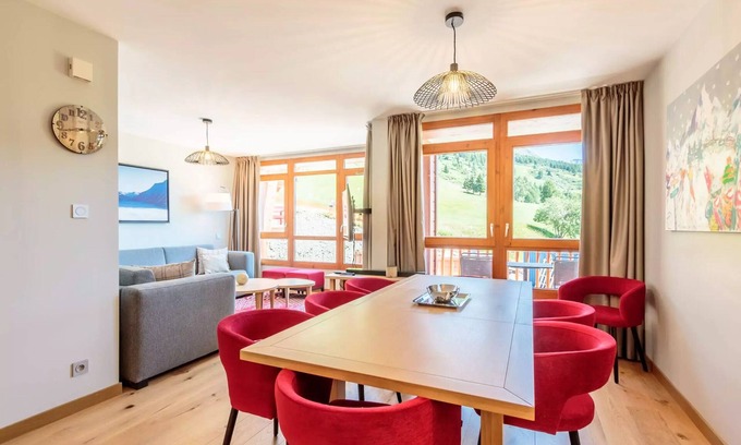 Arc-1800 Apartment | The Monarchs Residence - MONARKS 912