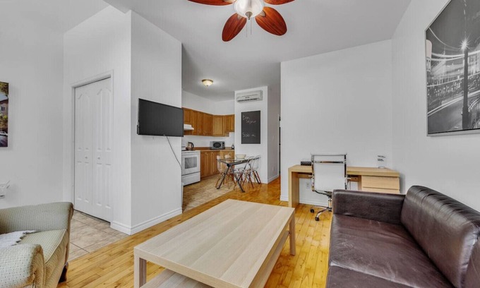 Hull Apartment | The Montcalm Studio Gaineau/Ottawa