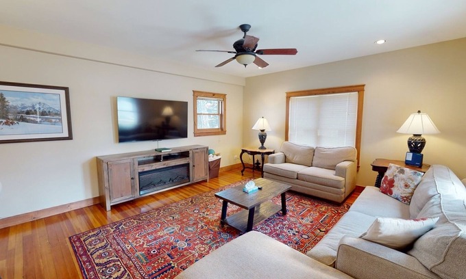 Gunnison House | The Mountaineer - Gunnison