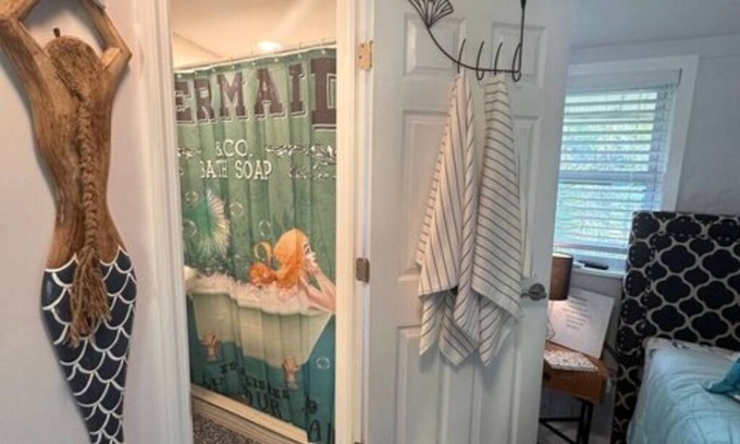 Brooksville Apartment | The Muddy Mermaid - Neptune's Grotto Old Florida Adventure Retreats