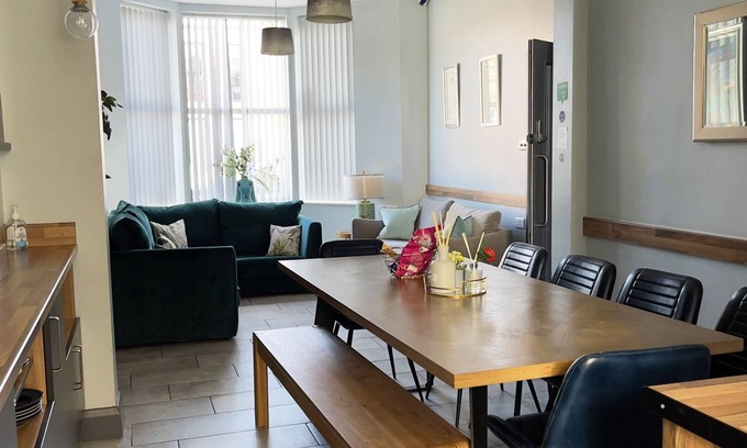 Belfast House | The Muse - Luxury 5 Bedroom House