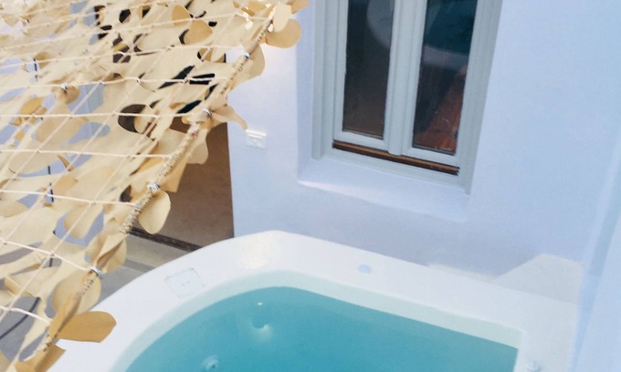 Vothon House | The Muse Of Santorini - Hot Tub Suites