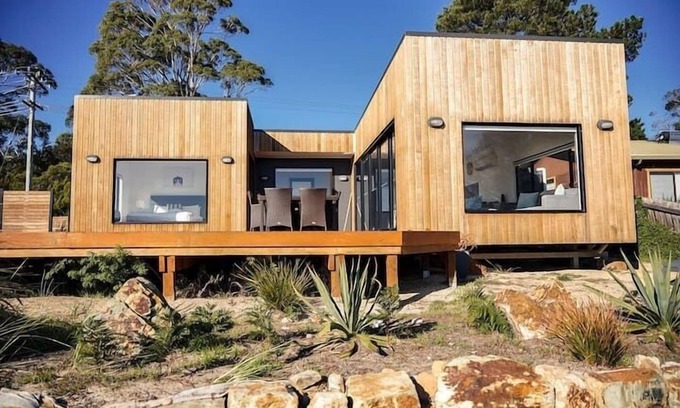Dennes Point House | The Nebraska Retreat